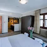 Hotell 12 Months & 5*