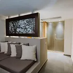 12 Months & Hotell 5*