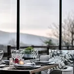 Hotell 12 Months & 5*
