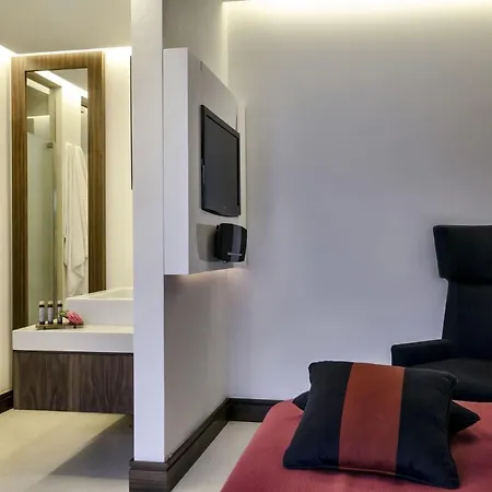 Hotel 12 Months & Tsagarada