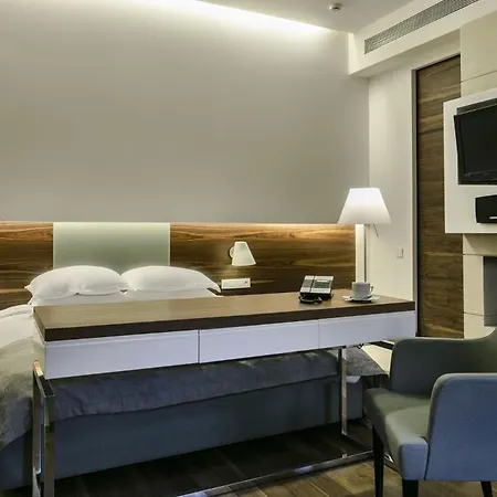 Отель 12 Months & Цагарада