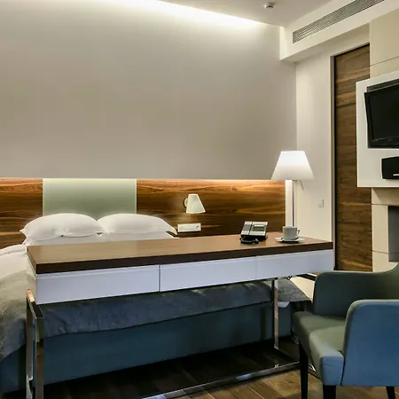 Hotel 12 Months & Tsagarada