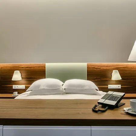 מלון 12 Months & טסגרדה