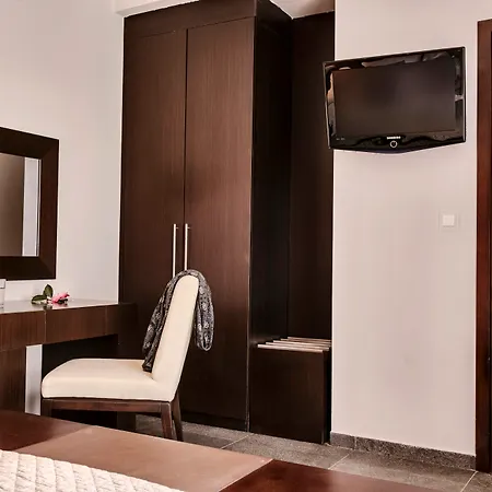 12 Months & Hotel 5*