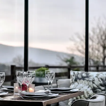 מלון 12 Months & 5*