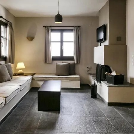 12 Months & מלון 5*