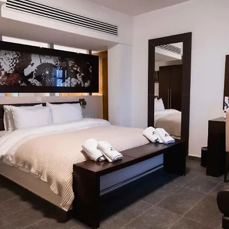 Hotel 12 Months & Tsagarada