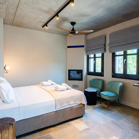 מלון 12 Months & 5*