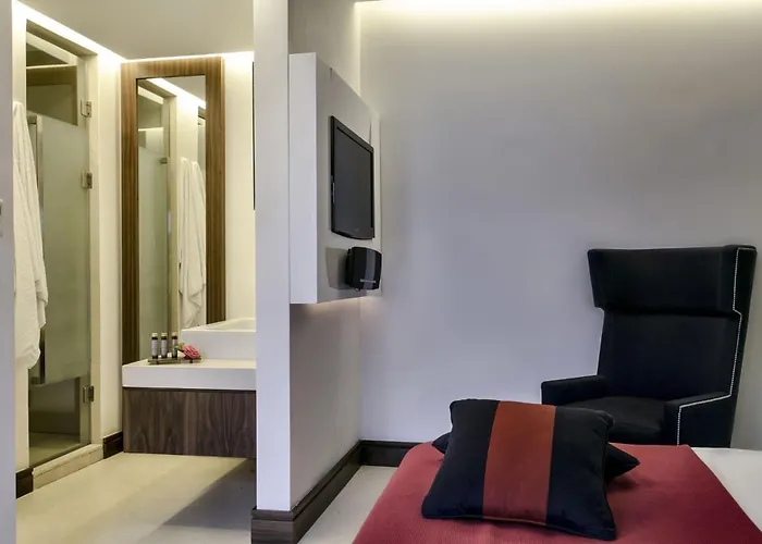 Hotel 12 Months & Tsagarada