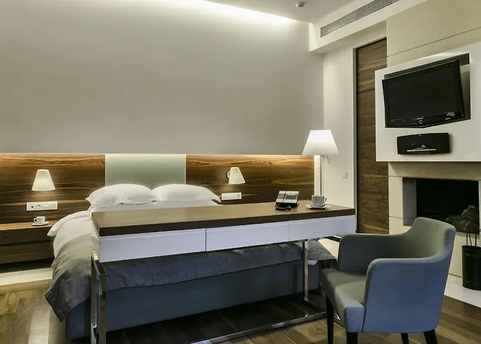 Hotel 12 Months & Tsagarada