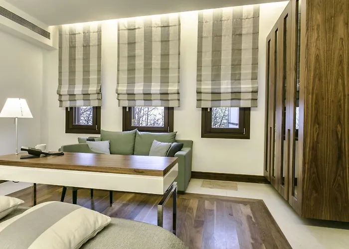 12 Months & Отель