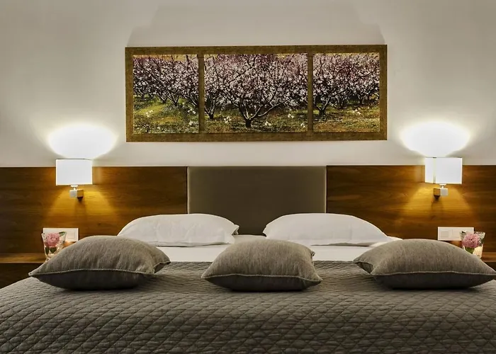 12 Months & Отель