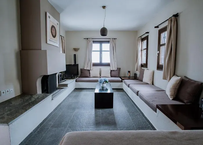 Отель 12 Months & 5*