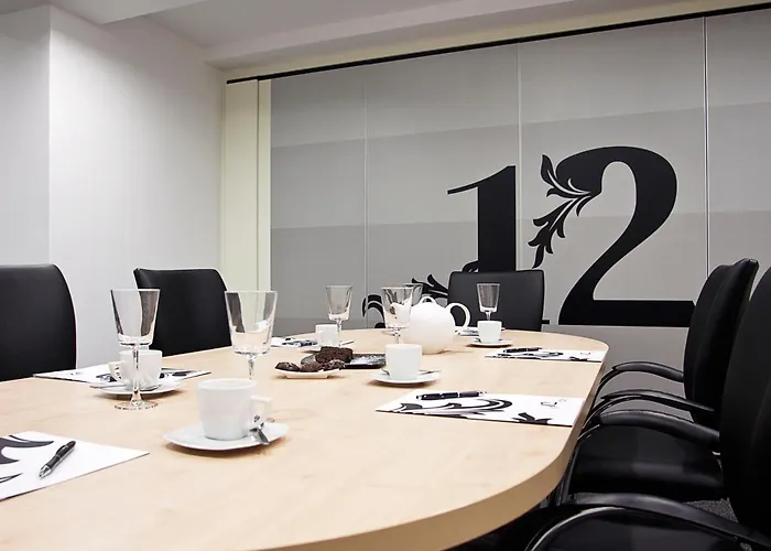 Отель 12 Months & 5*