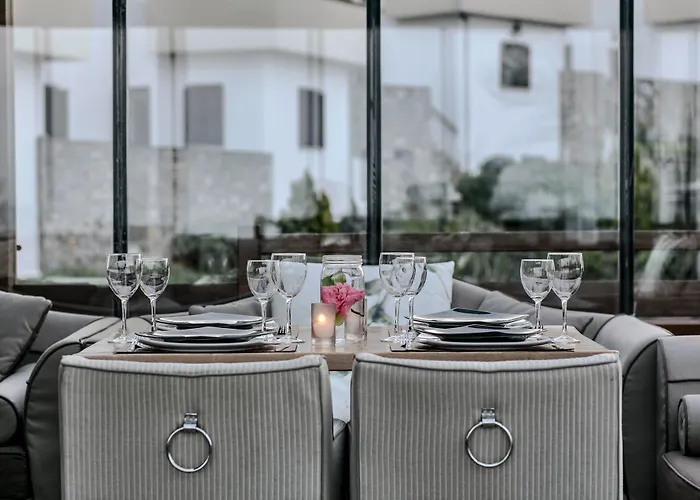 12 Months & Отель