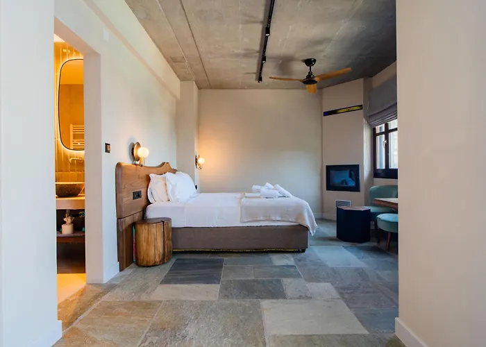 12 Months & Отель