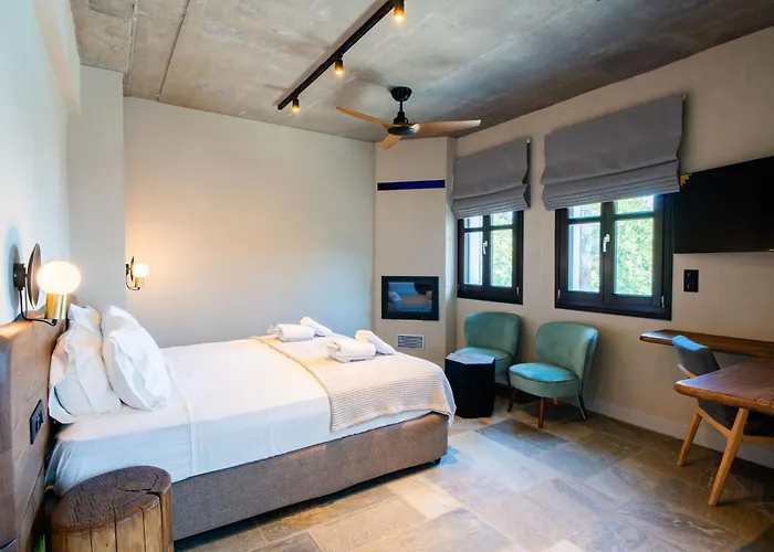 Отель 12 Months & 5*