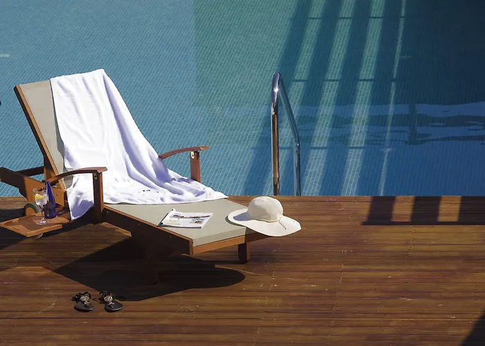 12 Months & Отель Цагарада